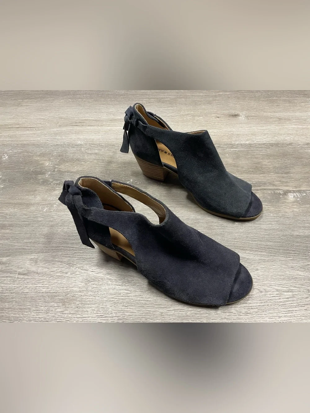 Lucky Brand Blue Suede Peep Toe Ankle Booties 8M Wrap Strap Heels LP-BETSEE
